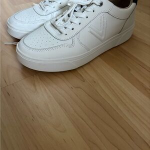 Vionic Women's White Low-Top Sneakers